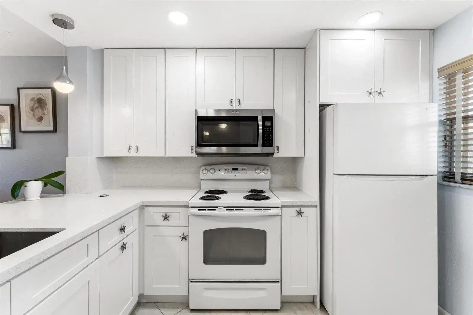 1 bedroom 1 bath Residential for sale at 3654 Via Poinciana # 504, Lake Worth FL 33467