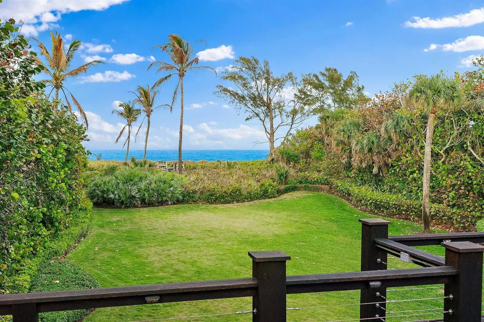 31 N Beach Road, Jupiter Island FL 33455