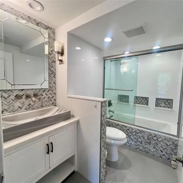 2 bedroom 2 bath Residential for sale at 3900 N Hills Drive # 208, Hollywood FL 33021