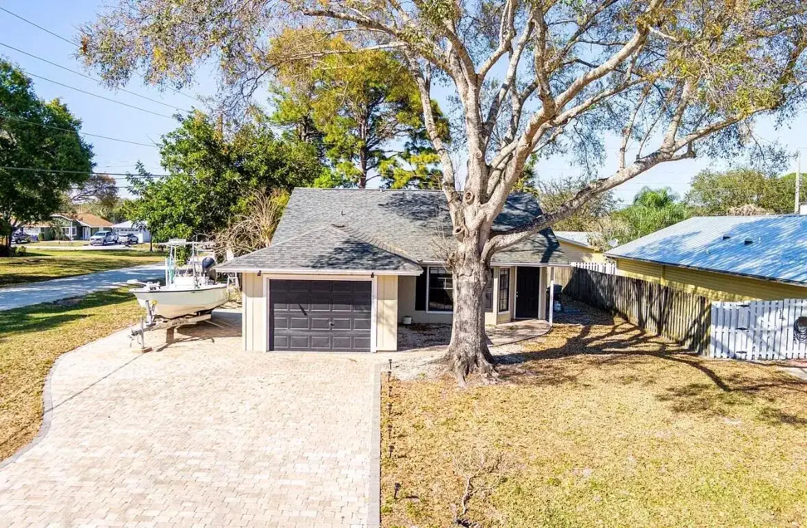 3 bedroom 2 bath Residential for sale at 2890 1st Place, Vero Beach FL 32968