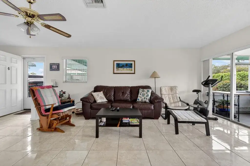 2 bedroom 2 bath Residential for sale at 622 Hummingbird Lane, Delray Beach FL 33445