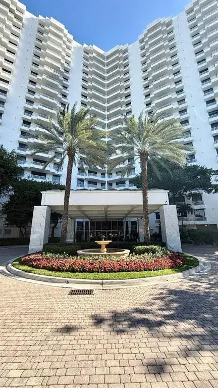 2 bedroom 2 bath Residential for sale at 3300 NE 192 Street # 1901, Aventura FL 33180