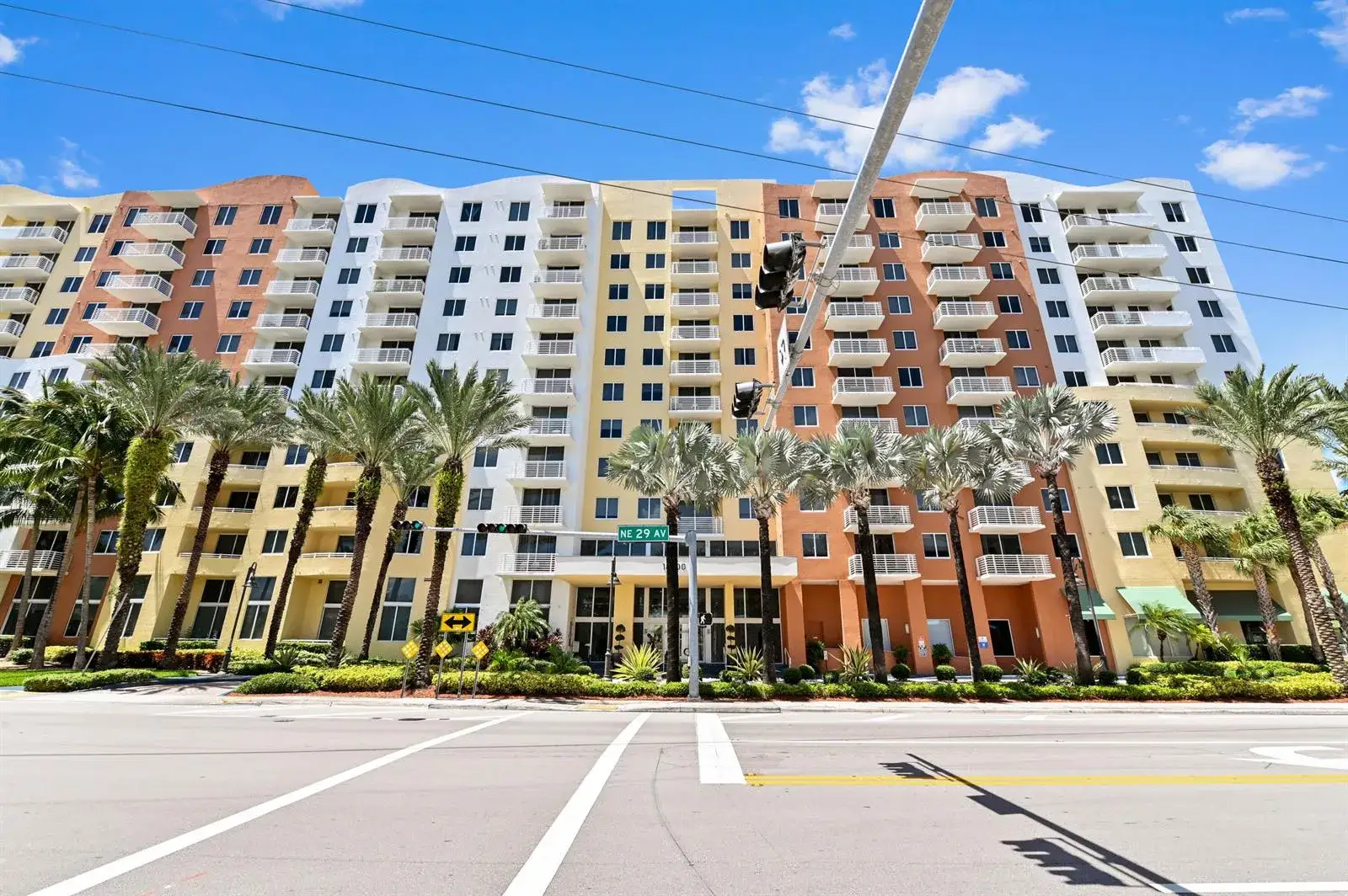 2 bedroom 2 bath Residential for sale at 18800 NE 29th Avenue # 816, Aventura FL 33180