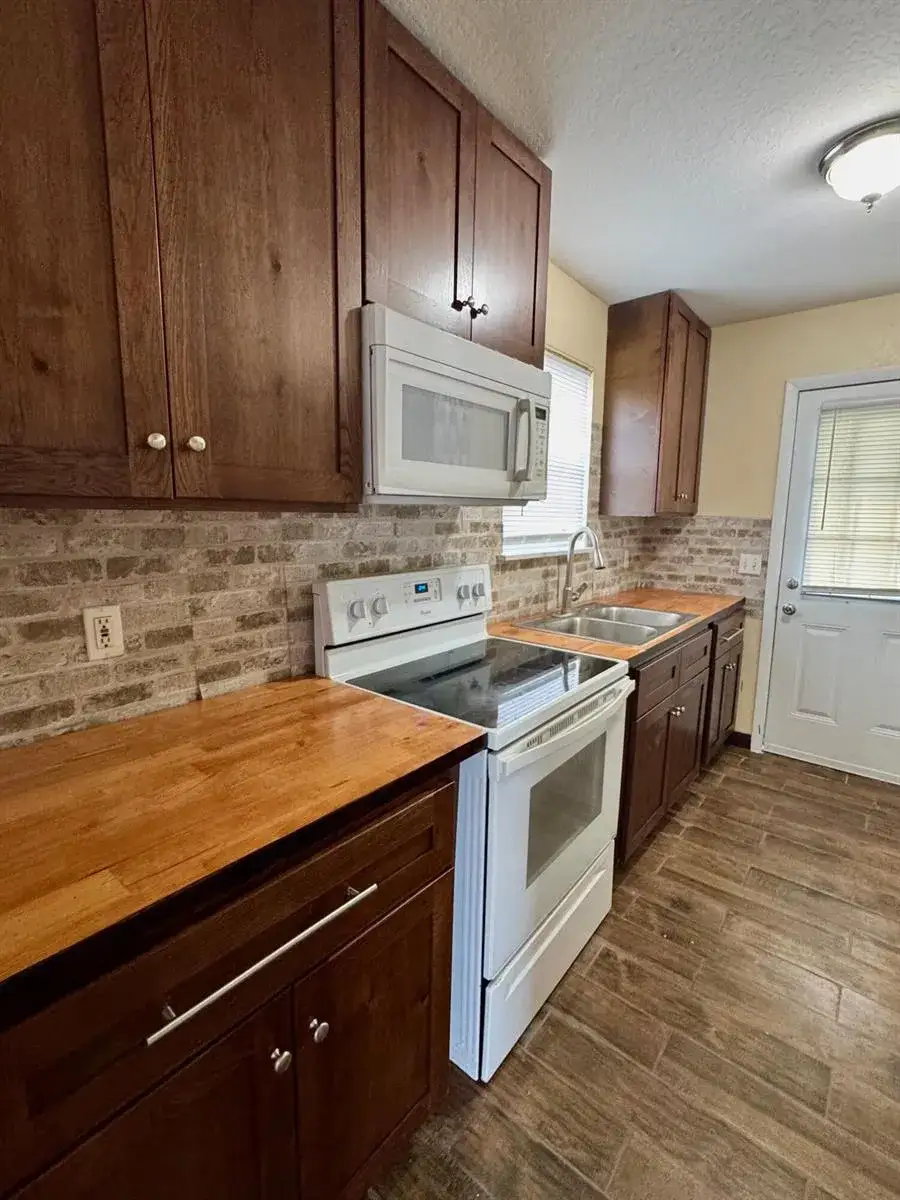3 bedroom 1 bath Residential for sale at 714 S Seminole Avenue, FL 33841