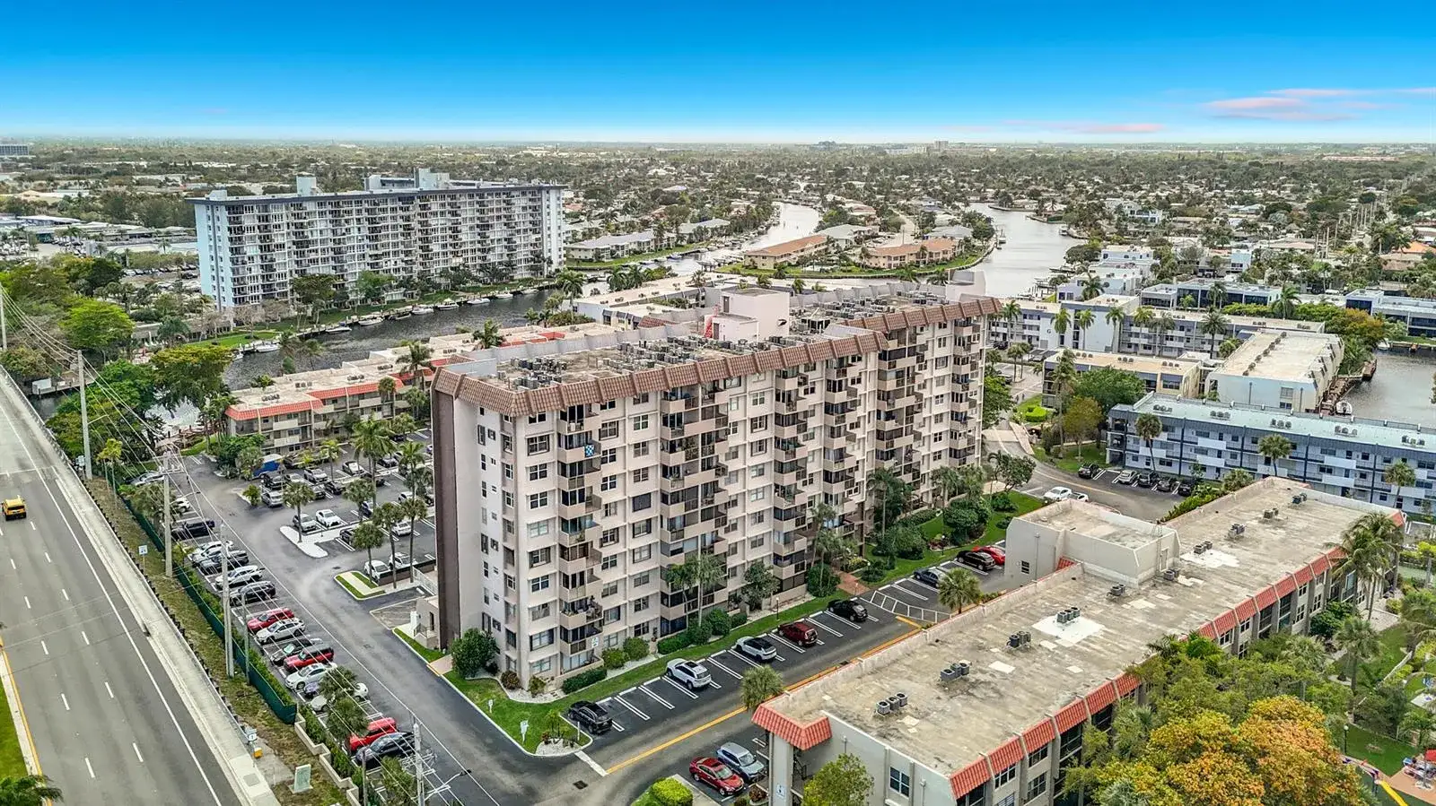 1 bedroom 1 bath Residential for sale at 777 S Federal Highway, Pompano Beach FL 33062