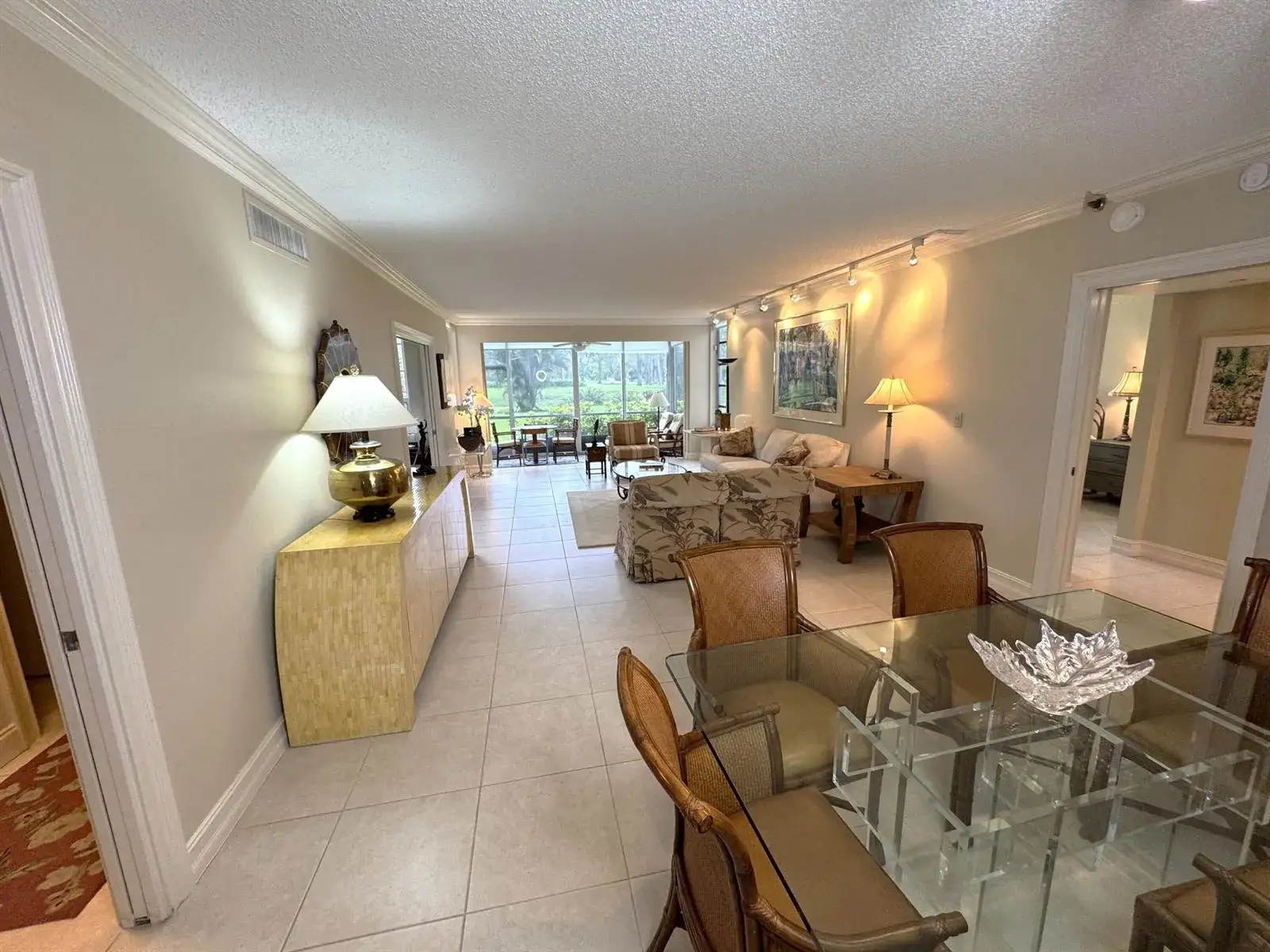 3 bedroom 2 bath Residential for sale at 625 Oaks Drive # 106, Pompano Beach FL 33069