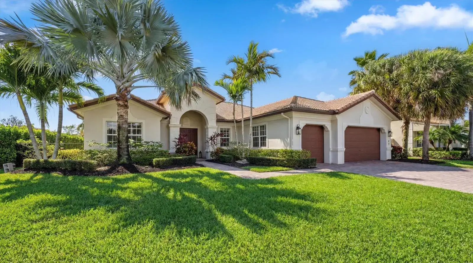 5 bedroom 4 bath Residential for sale at 108 Casa Circle, Jupiter FL 33458