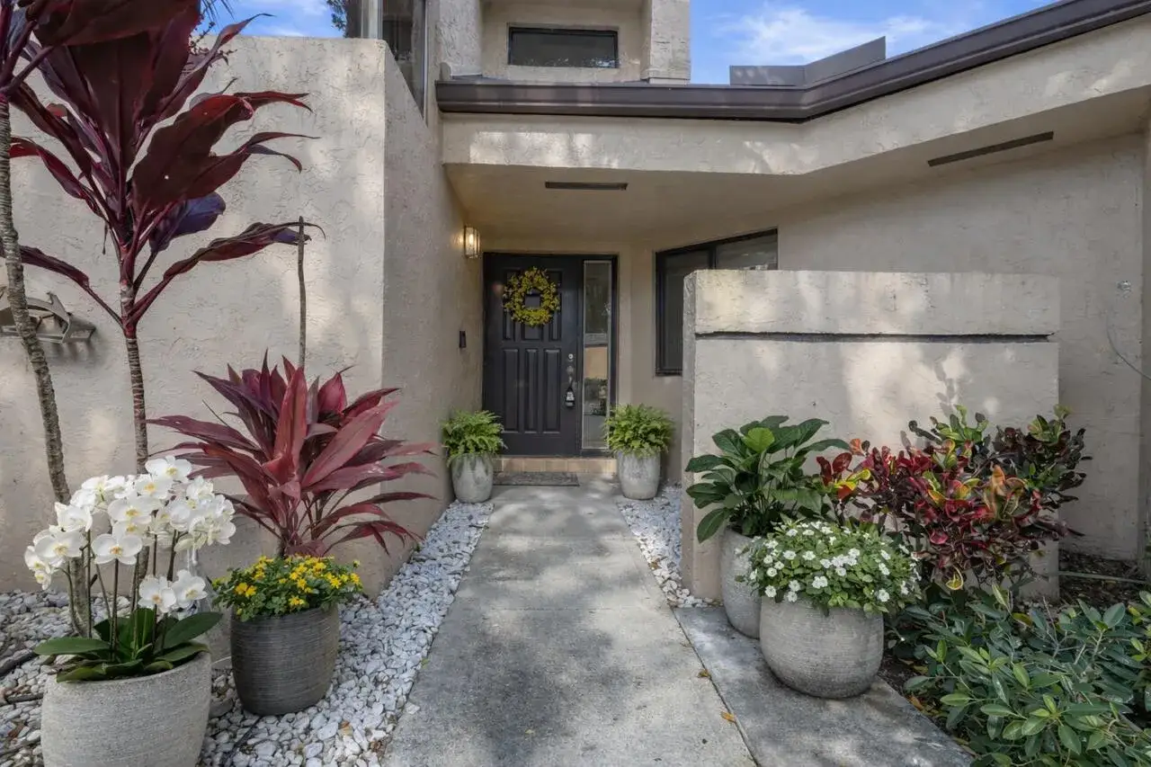 2 bedroom 2 bath Residential for sale at 124 Chelsea Lane S, Plantation FL 33324