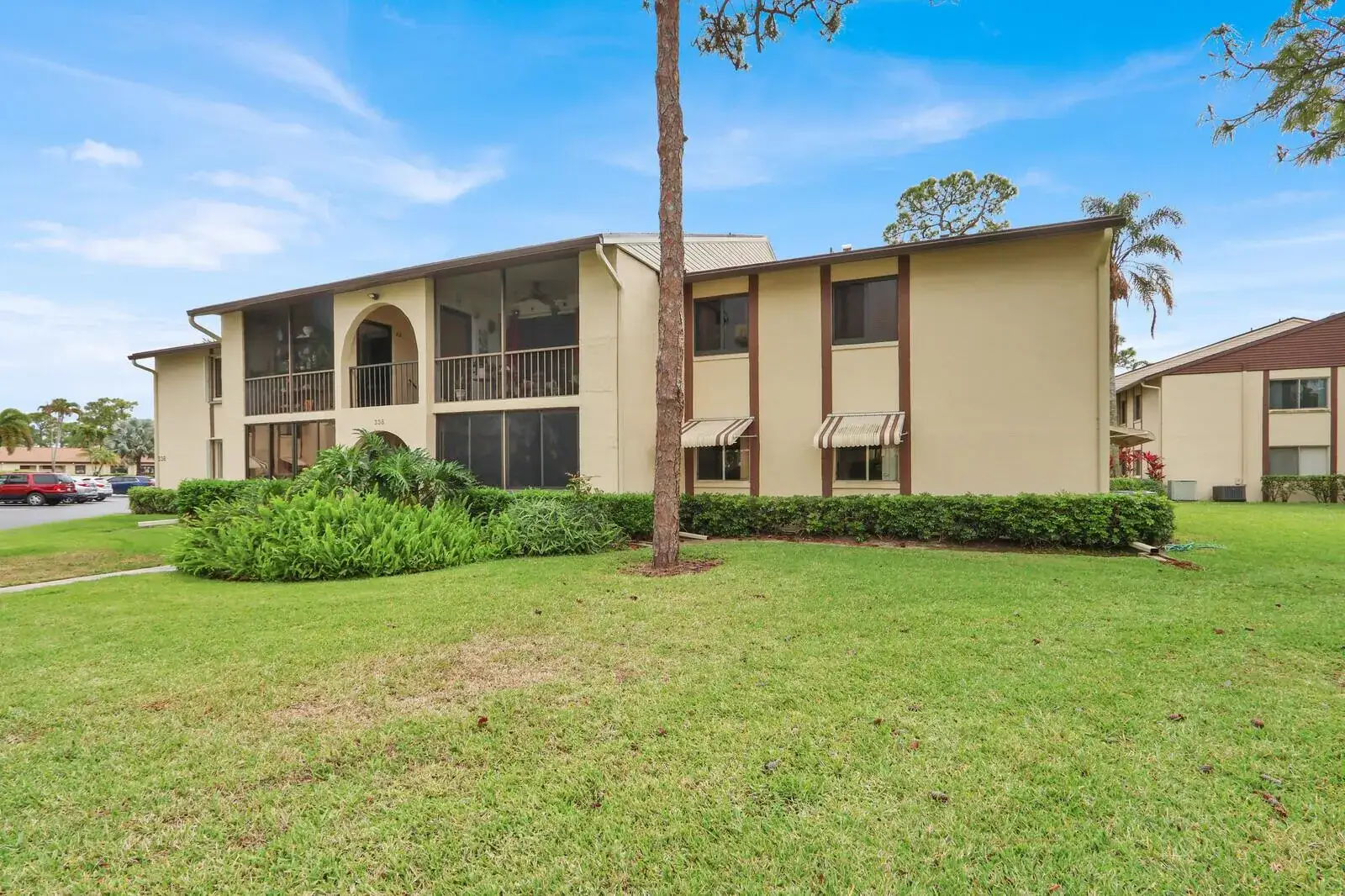 2 bedroom 2 bath Residential for sale at 338 Knotty Pine Circle # D1, FL 33463