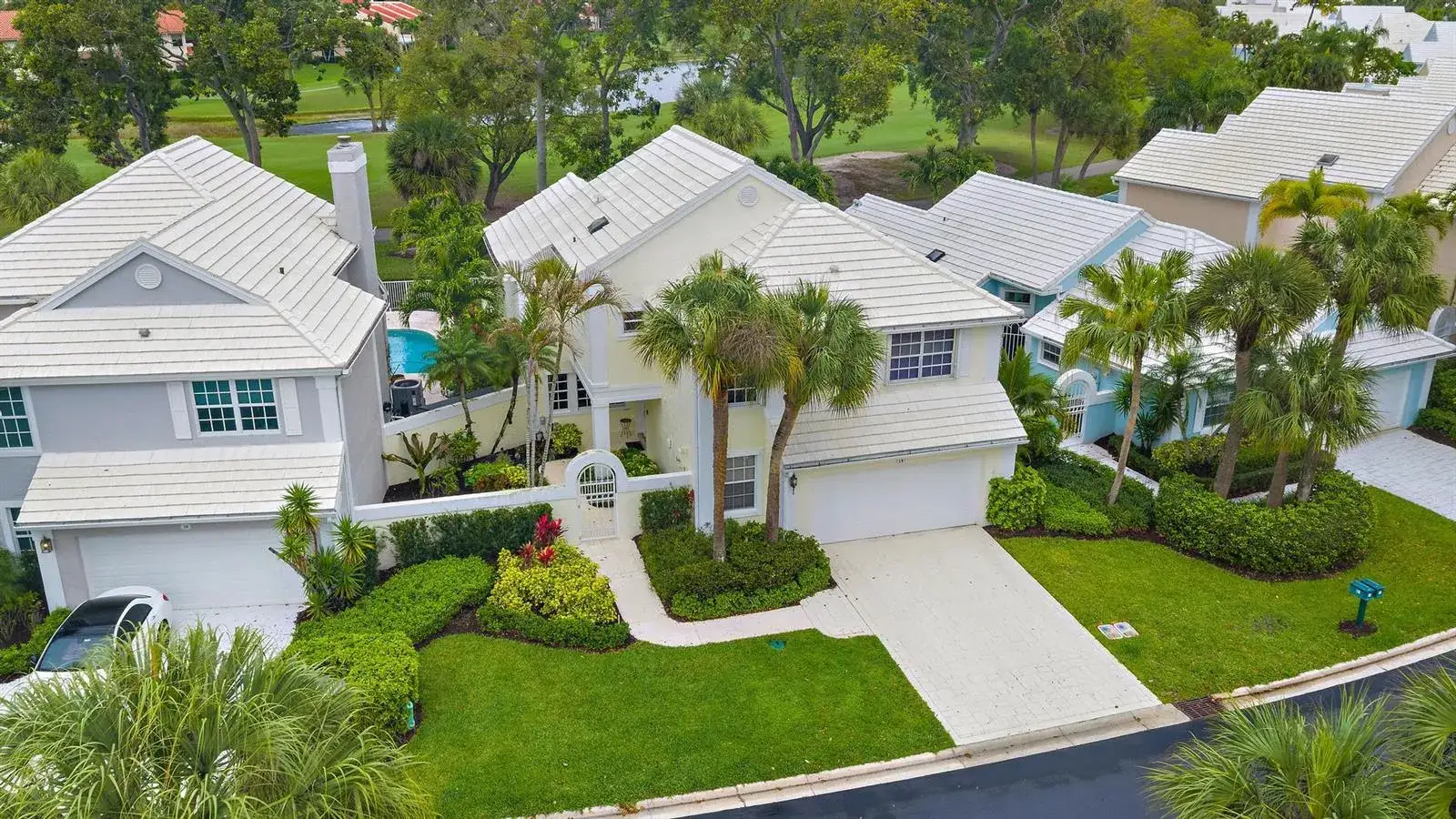 3 bedroom 2 bath Residential for sale at 18 Windsor Lane, Palm Beach Gardens FL 33418