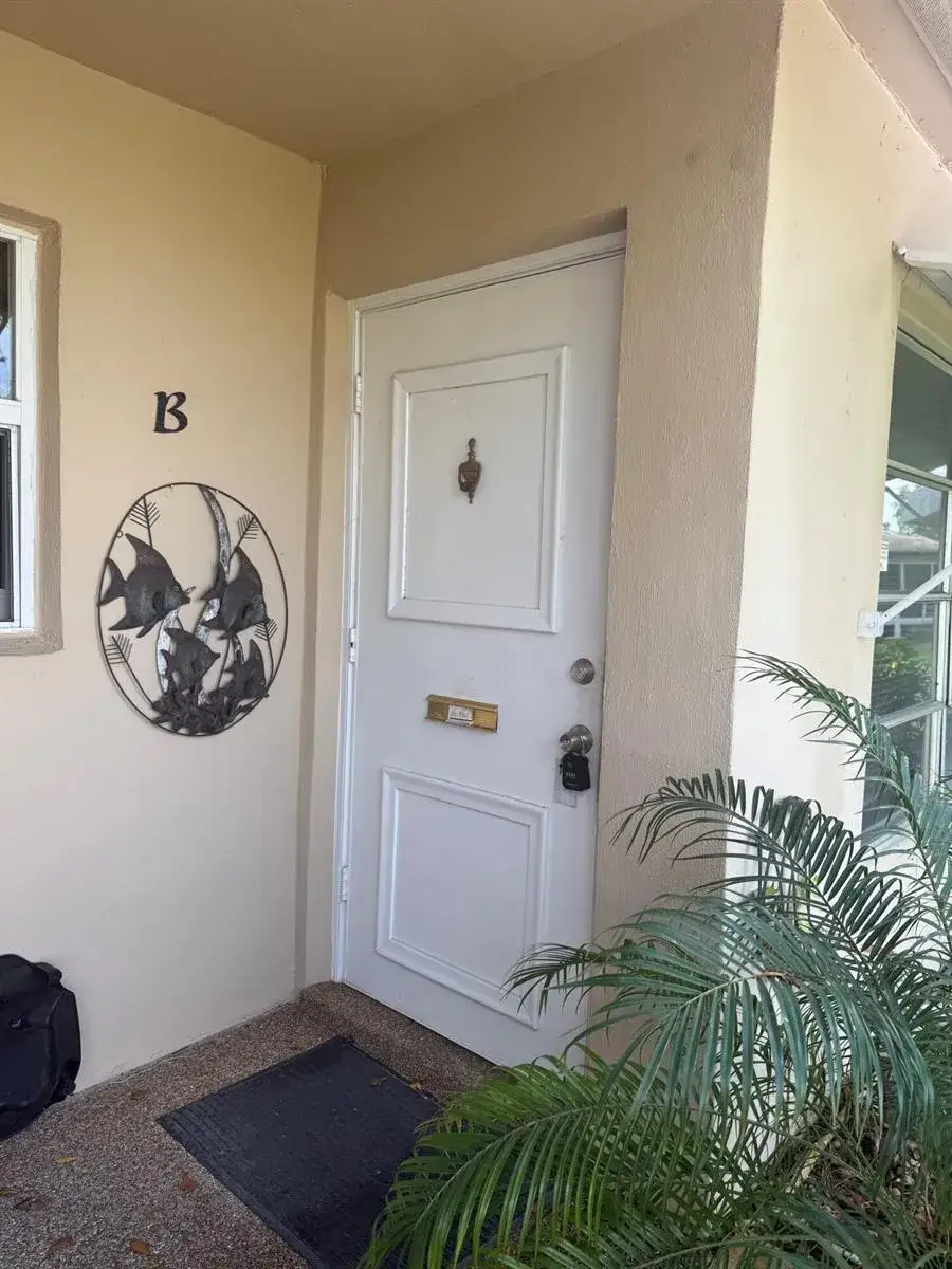 1 bedroom 1 bath Residential for sale at 1052 North Drive # B, Delray Beach FL 33445