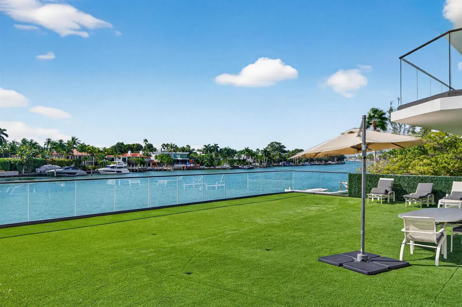 2 bedroom 2 bath Residential for sale at 5500 Collins Avenue # 302, Miami Beach FL 33140