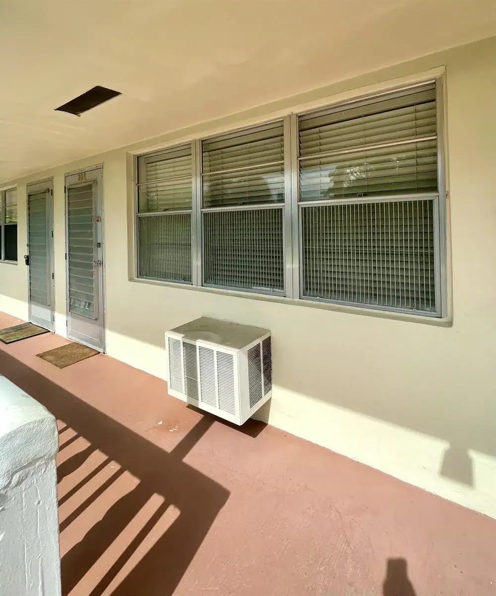 1 bedroom 1 bath Residential Lease for rent at 201 Canterbury I, West Palm Beach FL 33417