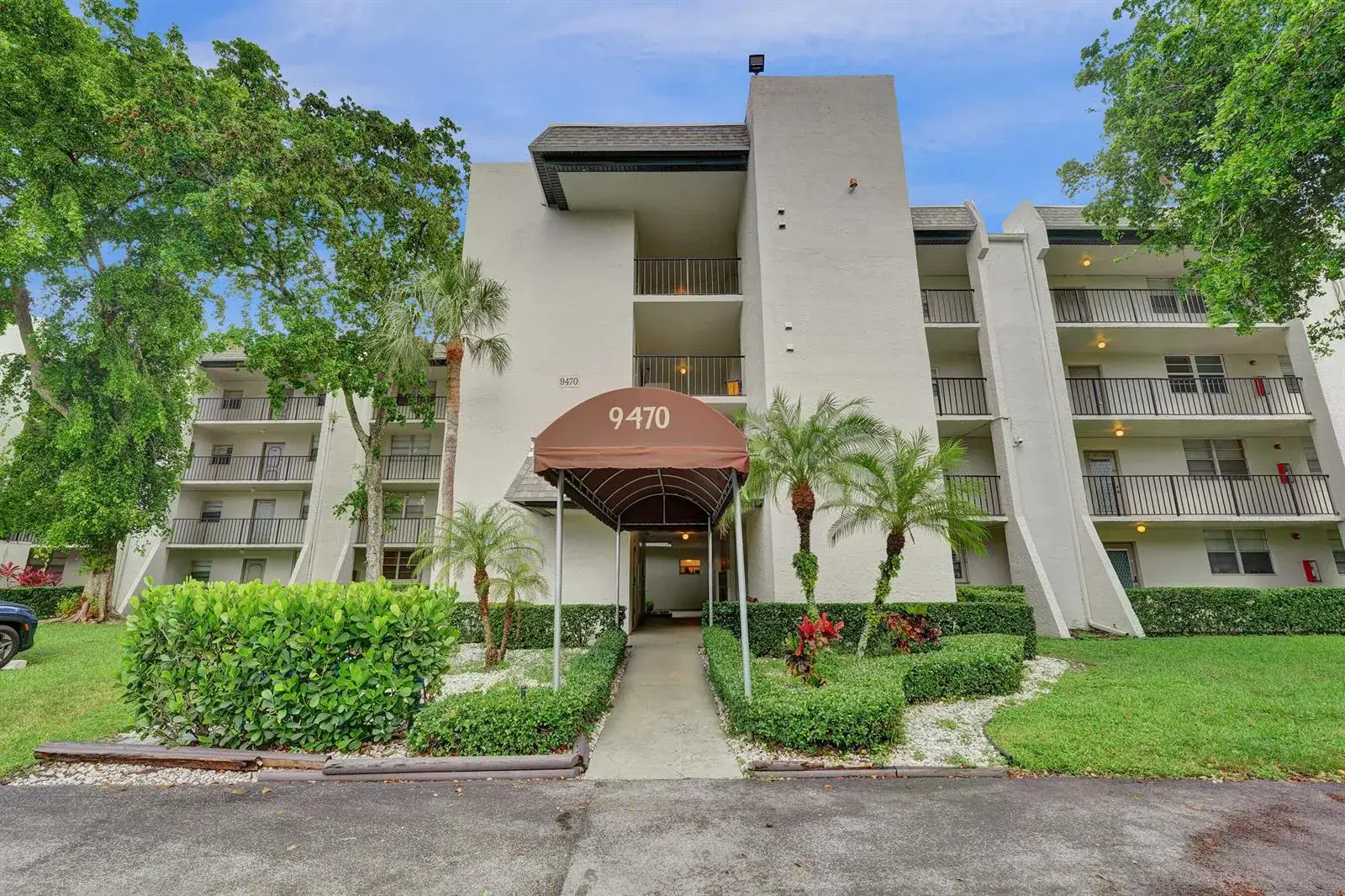 2 bedroom 2 bath Residential for sale at 9470 Poinciana Place # 308, Davie FL 33324