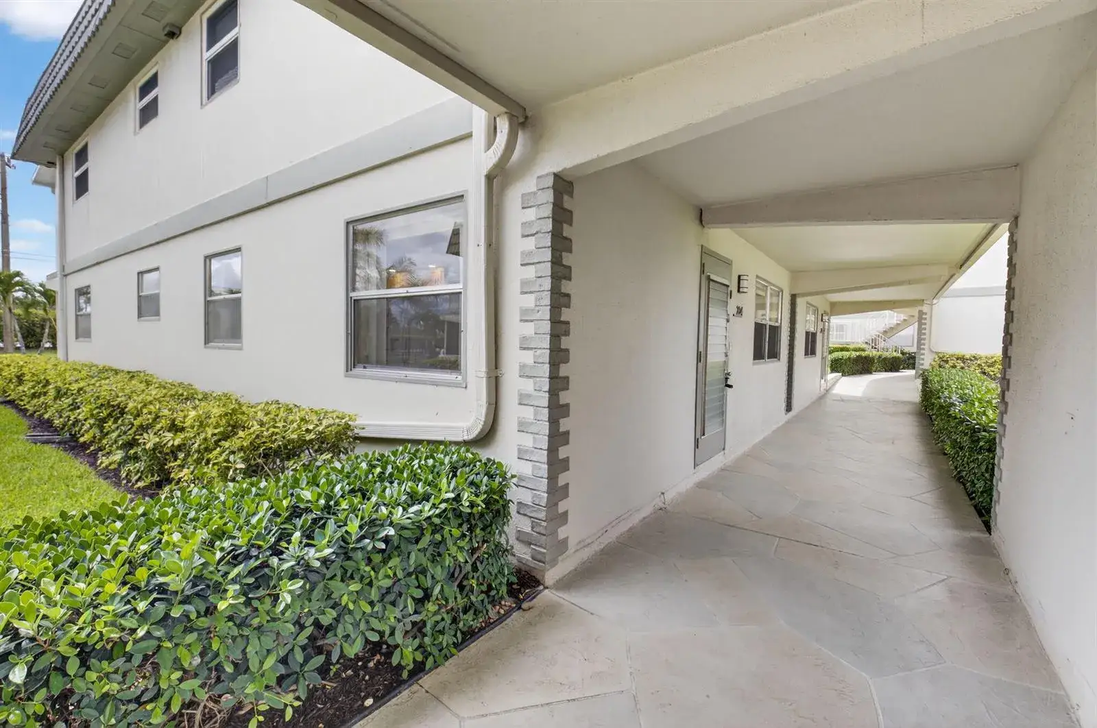 2 bedroom 2 bath Residential for sale at 204 Flanders E, Delray Beach FL 33484