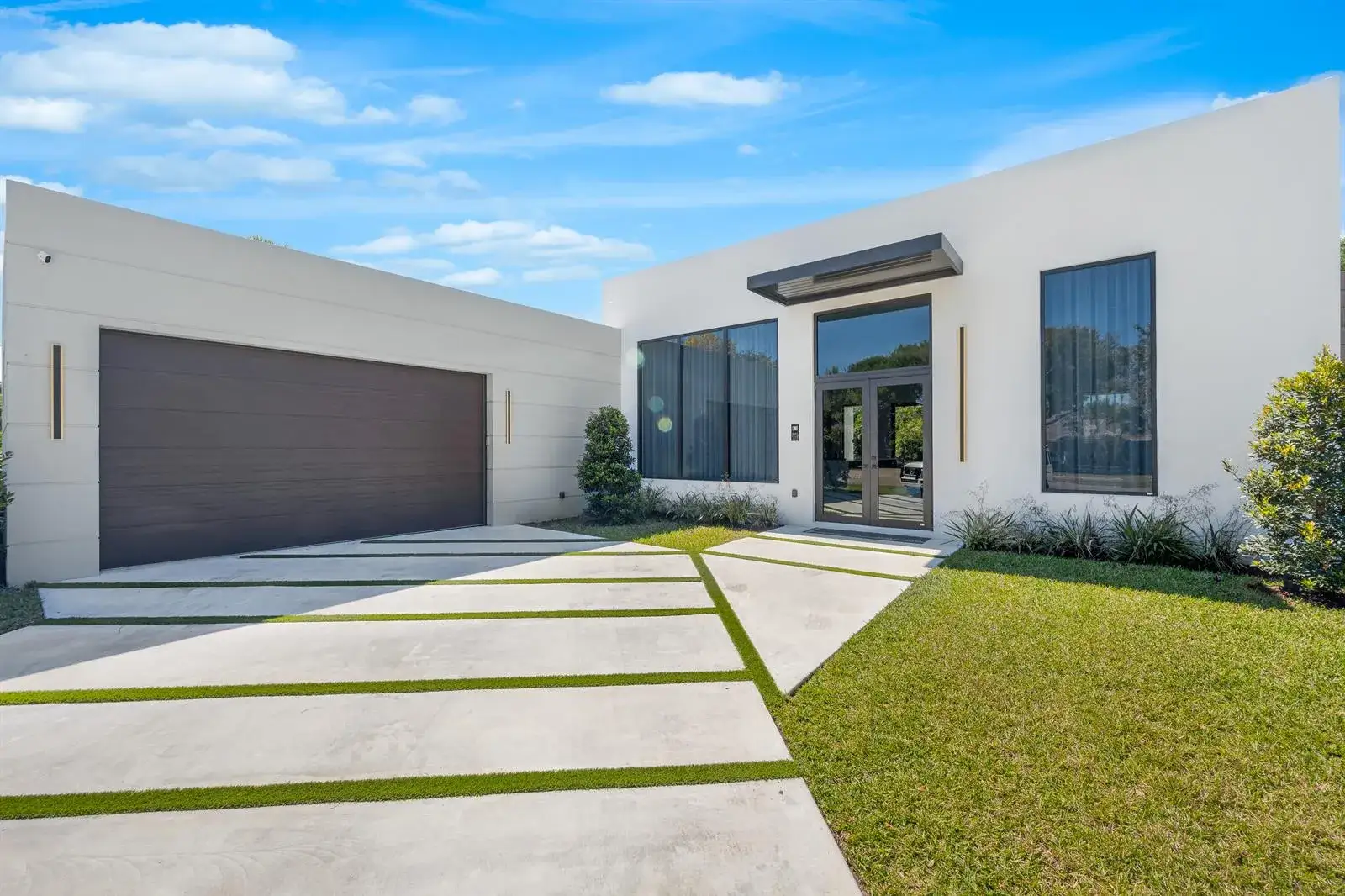 4 bedroom 4 bath Residential for sale at 1000 SW 93rd Avenue, Plantation FL 33324