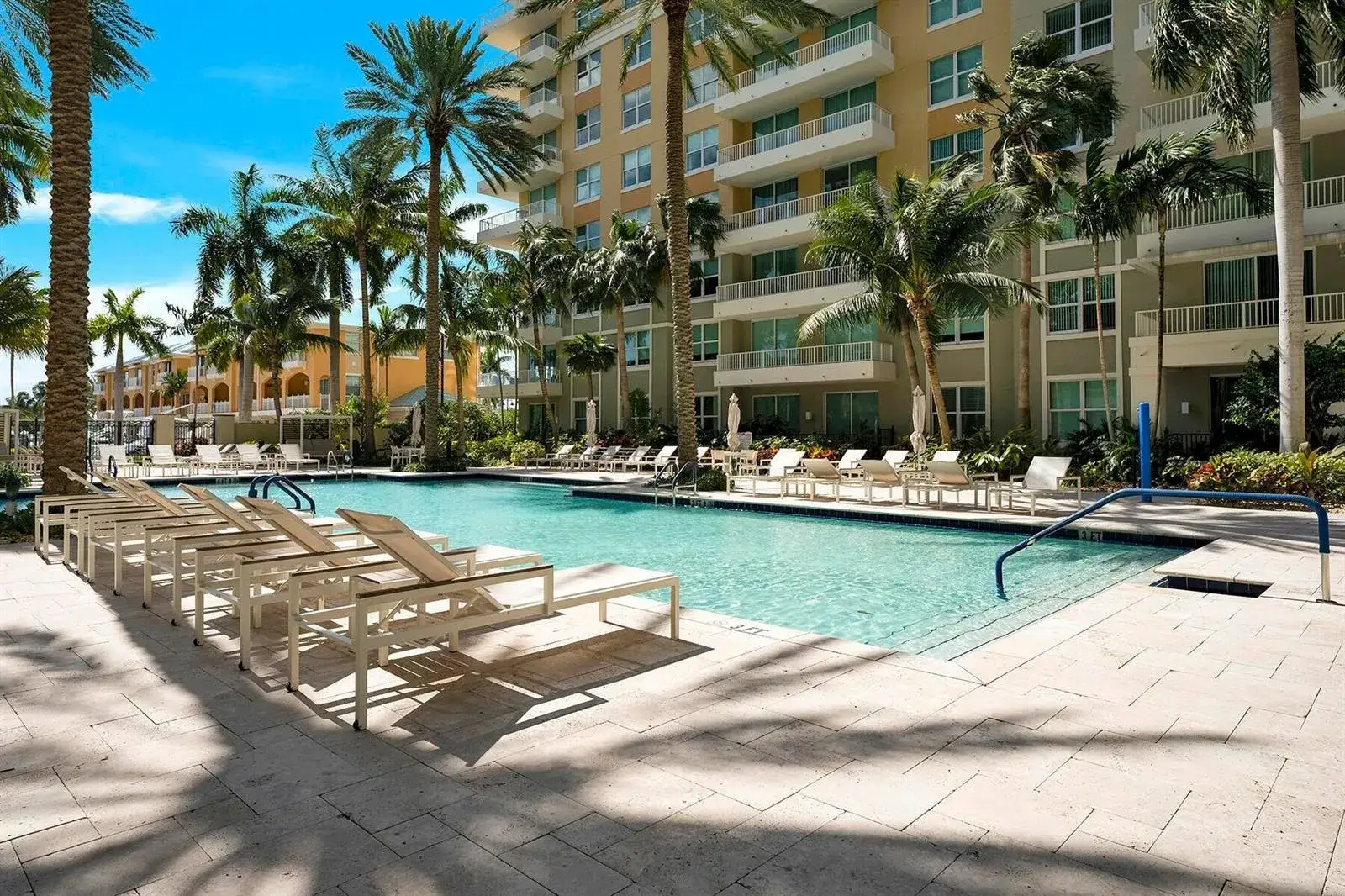 1 bedroom 1 bath Residential for sale at 100 NE 6th Street # 203, Boynton Beach FL 33435