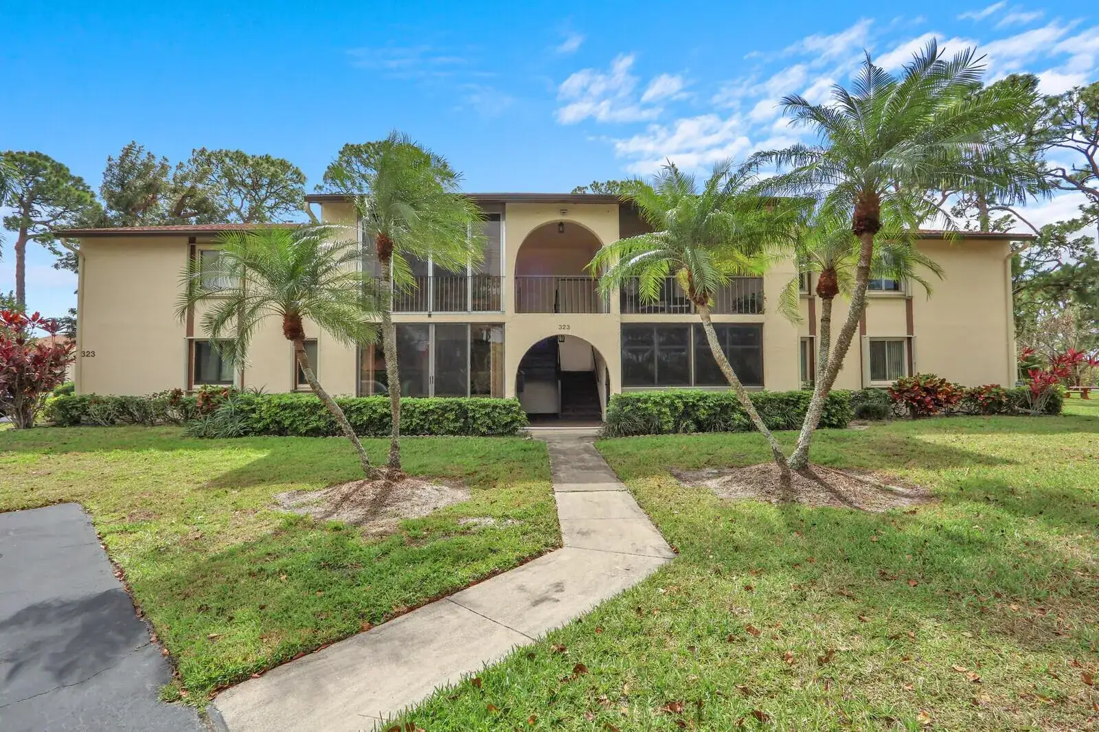 2 bedroom 2 bath Residential for sale at 323 Knotty Pine Circle # A2, FL 33463