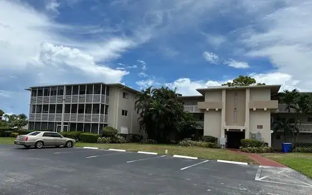 1 bedroom 1 bath Residential for sale at 2562 Garden Drive N # 305, FL 33461