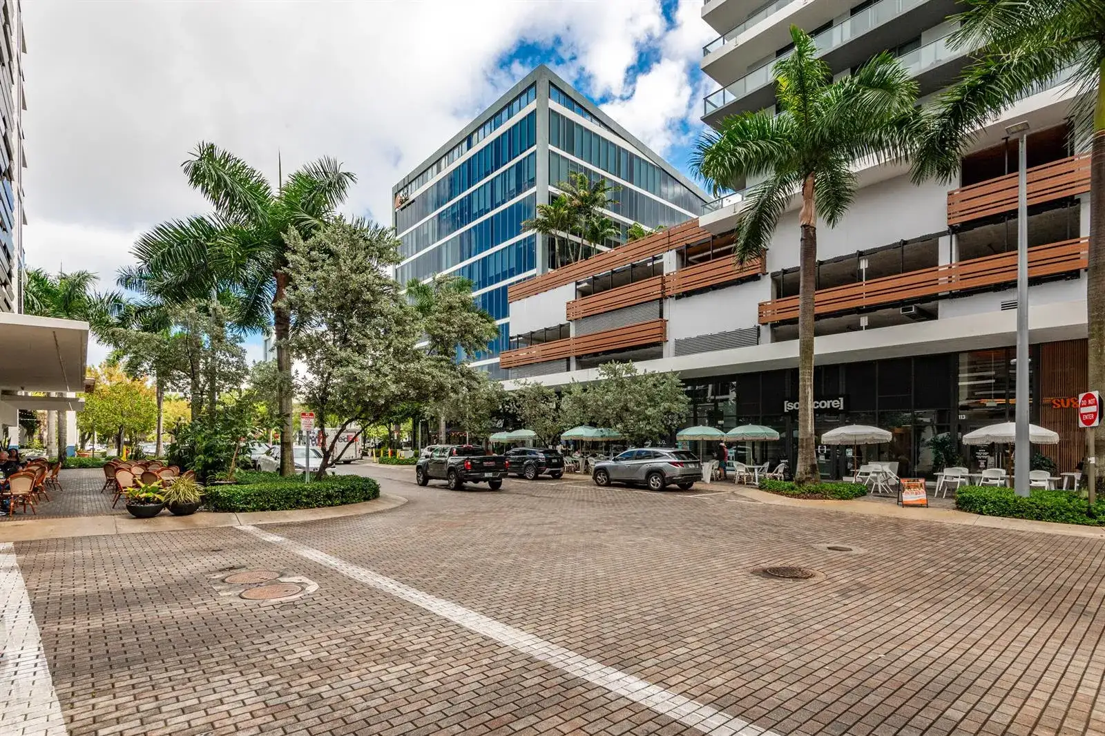 1 bedroom 2 bath Residential for sale at 2960 NE 207th Street # 708, Aventura FL 33180