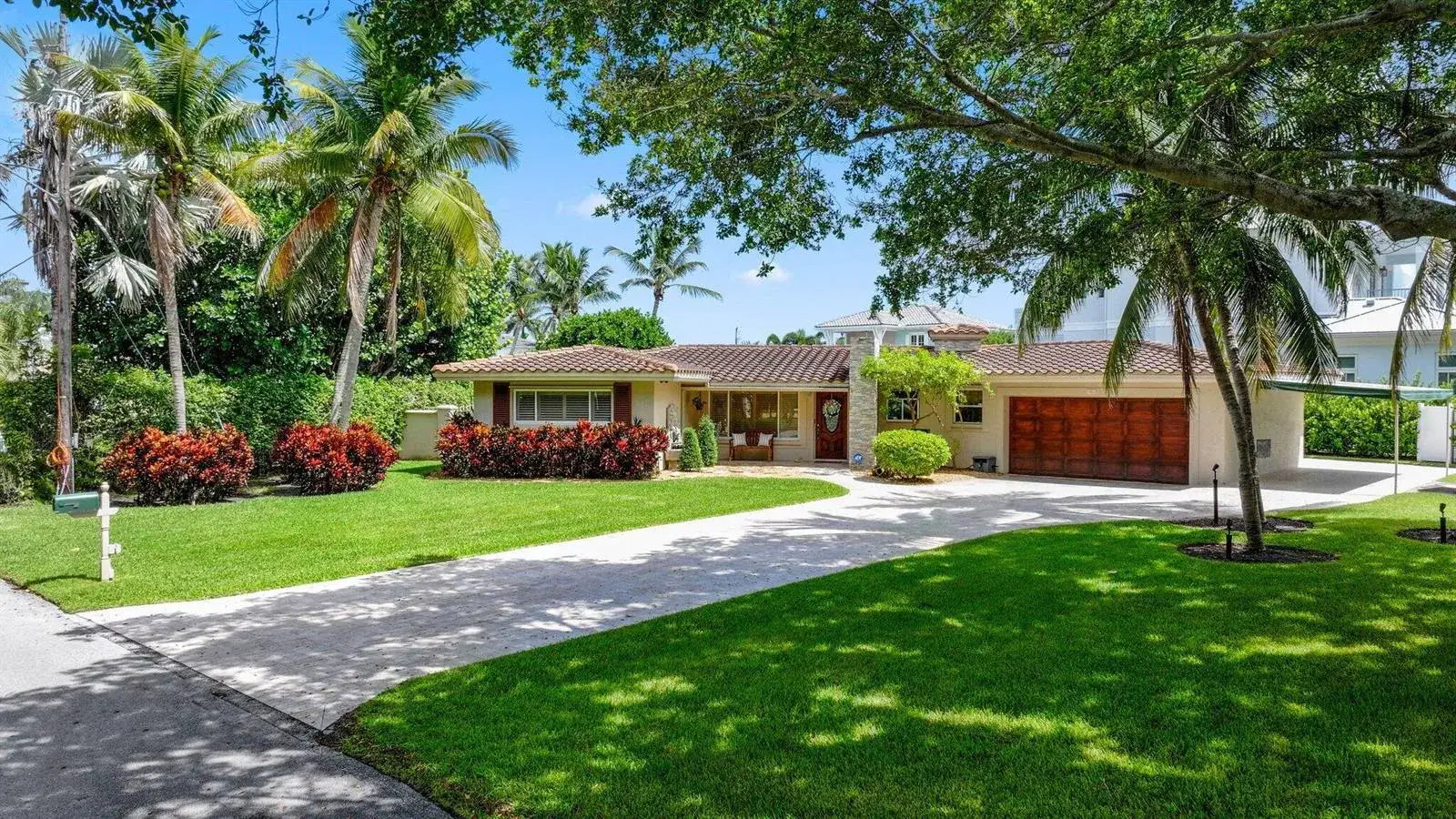 3 bedroom 2 bath Residential for sale at 910 Banyan Drive, Delray Beach FL 33483