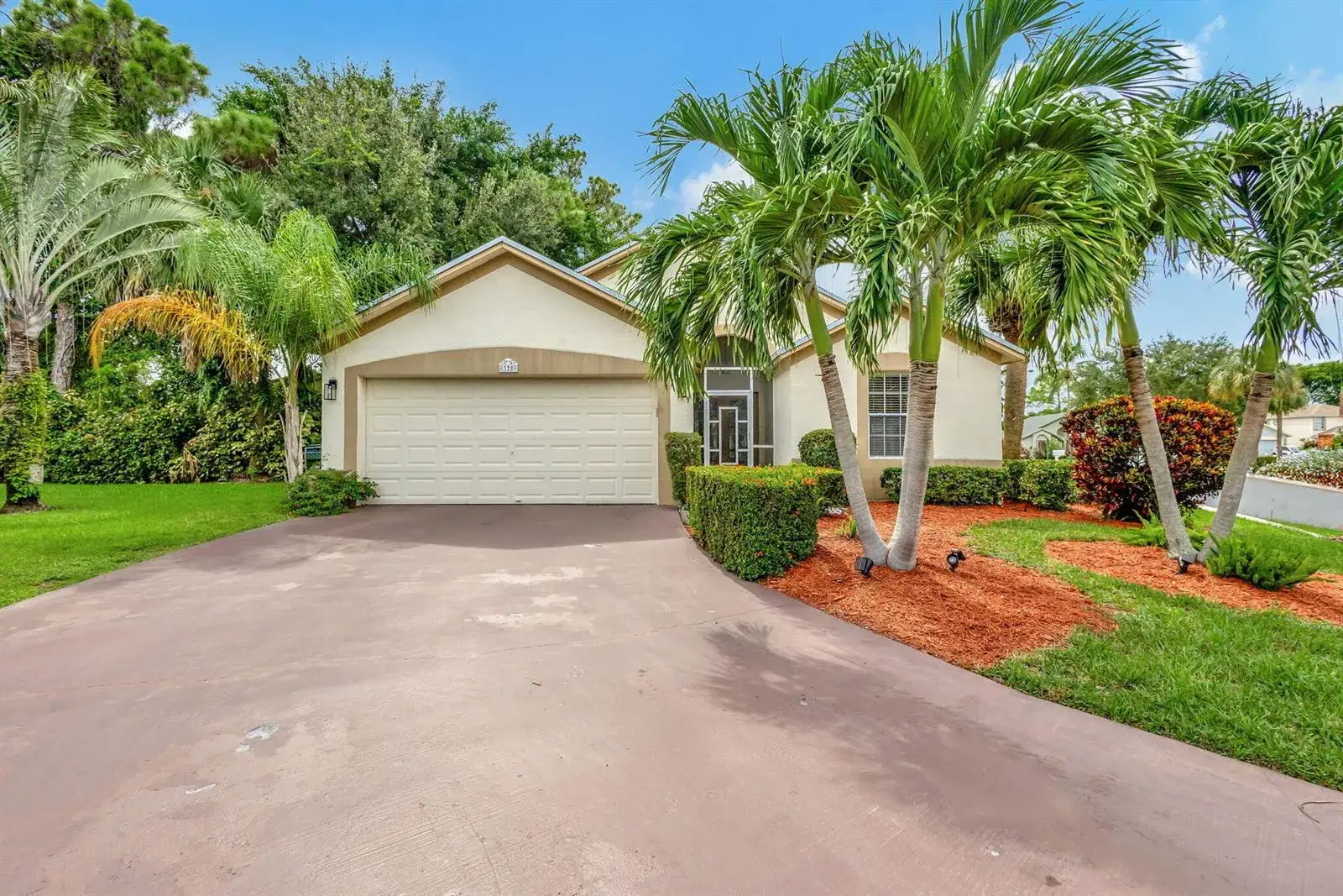3 bedroom 2 bath Residential for sale at 328 Hammocks Trail, FL 33413