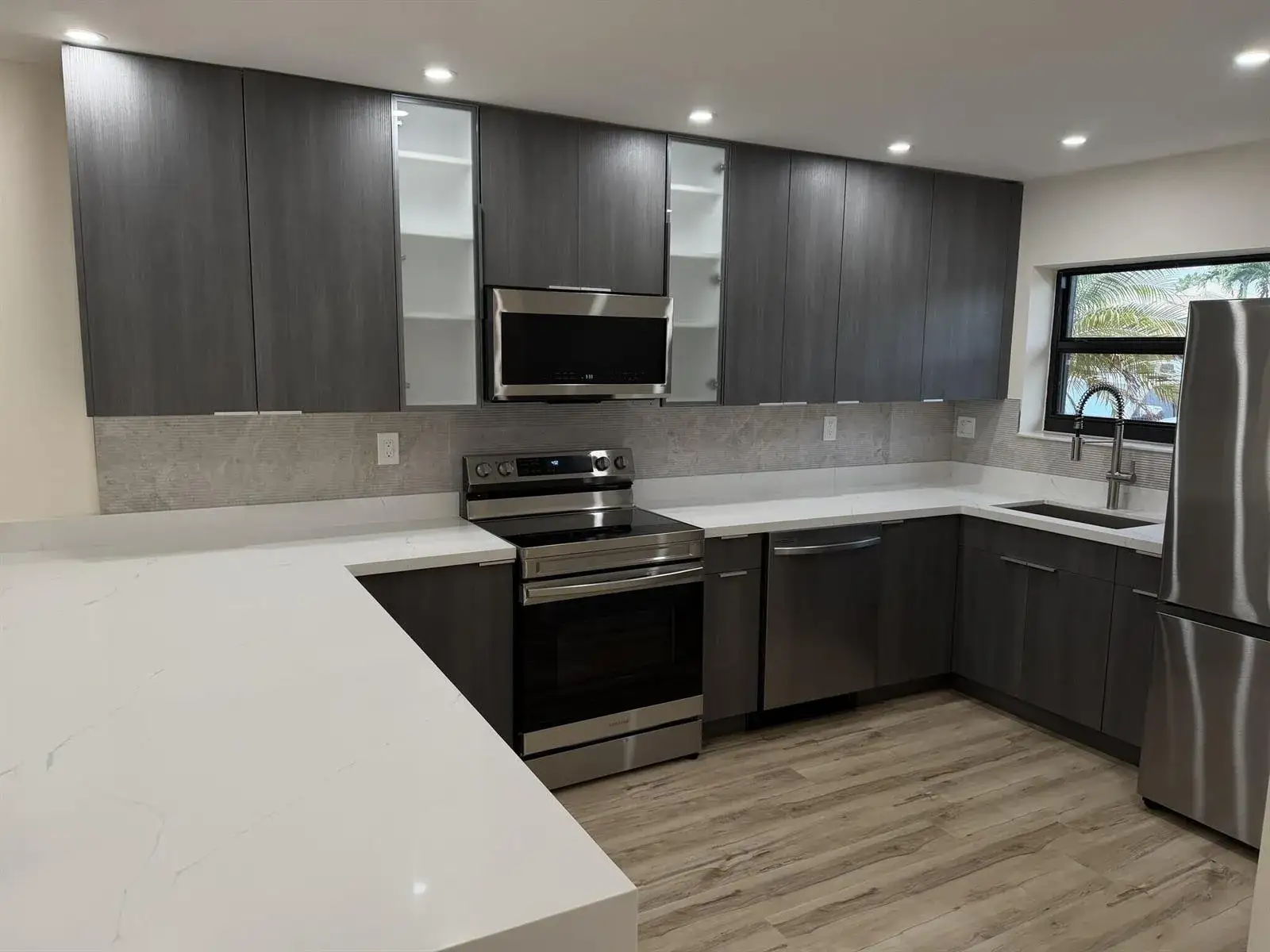 2 bedroom 2 bath Residential for sale at 705 Banks Road, Margate FL 33063