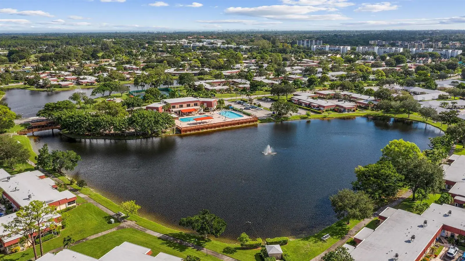 1 bedroom 1 bath Residential Lease for rent at 811 Salem Lane, FL 33467