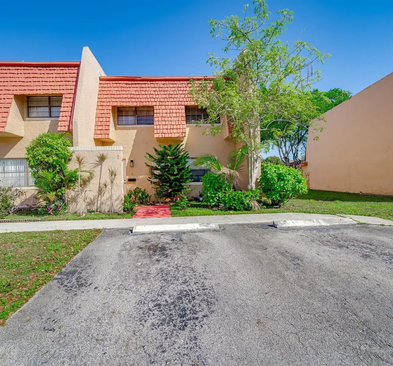 4 bedroom 2 bath Residential for sale at 7 Ann Lee Lane, Tamarac FL 33319