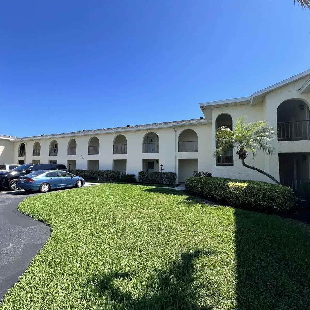 2 bedroom 2 bath Residential for sale at 1860 Robalo Drive # 104, Vero Beach FL 32960
