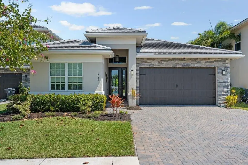 4 bedroom 3 bath Residential for sale at 1362 Harvester Crossing, Loxahatchee FL 33470
