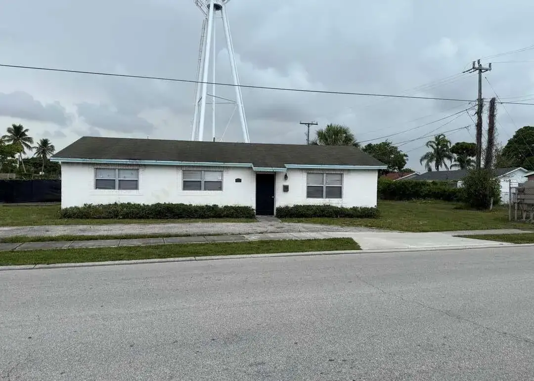 3 bedroom 1 bath Residential for sale at 5713 Candlewood Street, Mangonia Park FL 33407