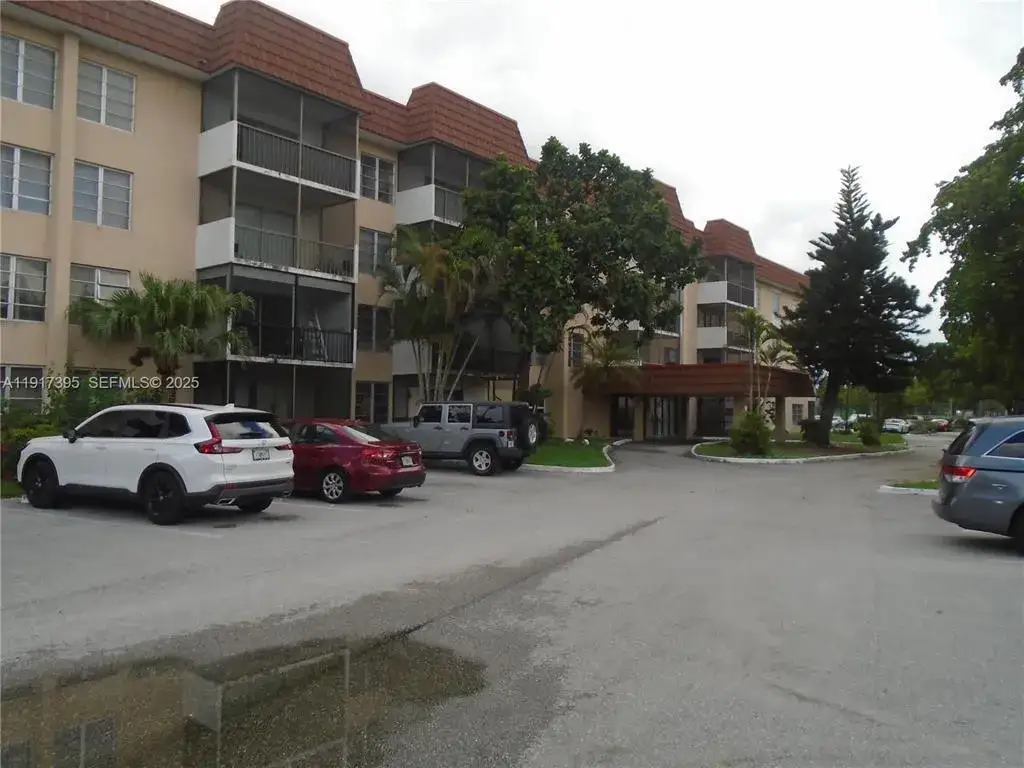 2 bedroom 2 bath Residential Lease for rent at 4176 Inverrary Drive # 110, Lauderhill FL 33319