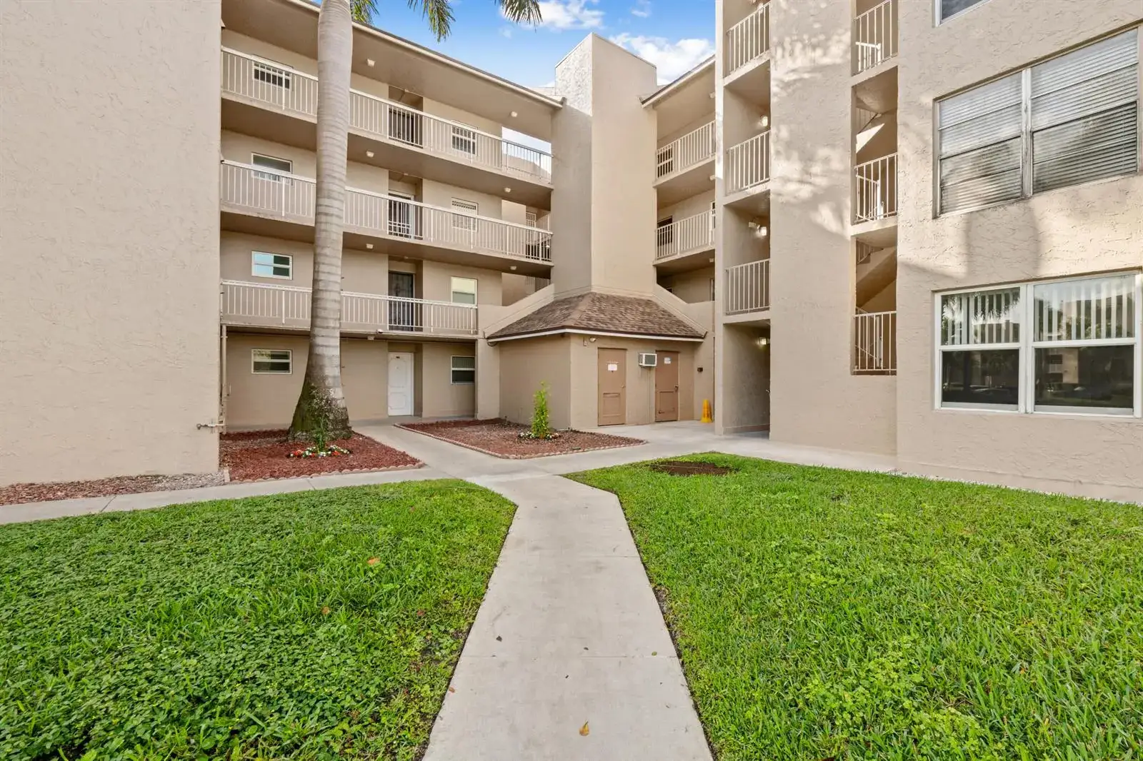 2 bedroom 2 bath Residential for sale at 9480 Tangerine Place # 102, Davie FL 33324