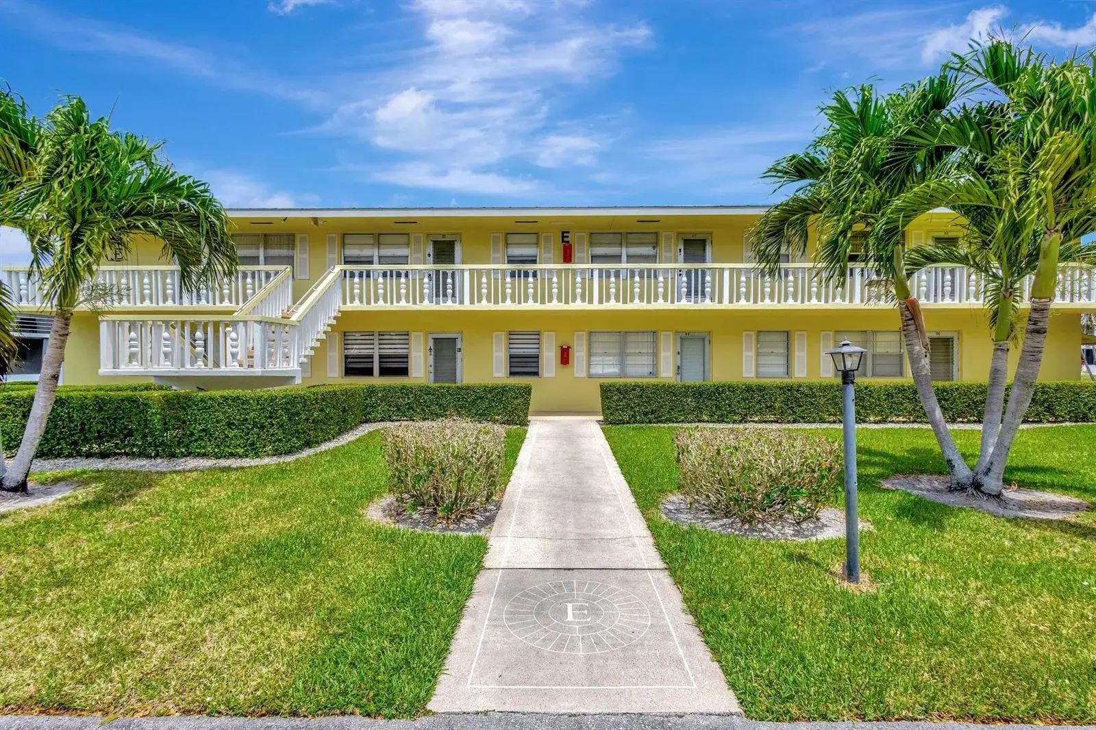 2 bedroom 1 bath Residential for sale at 110 E Sheffield E, West Palm Beach FL 33417