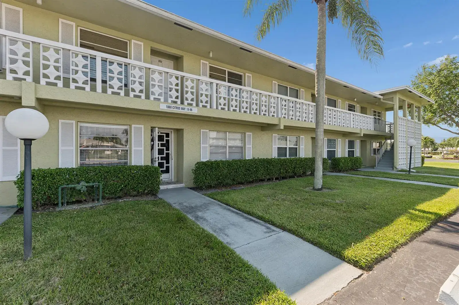 2 bedroom 2 bath Residential for sale at 1060 Citrus Way # 204, Delray Beach FL 33445