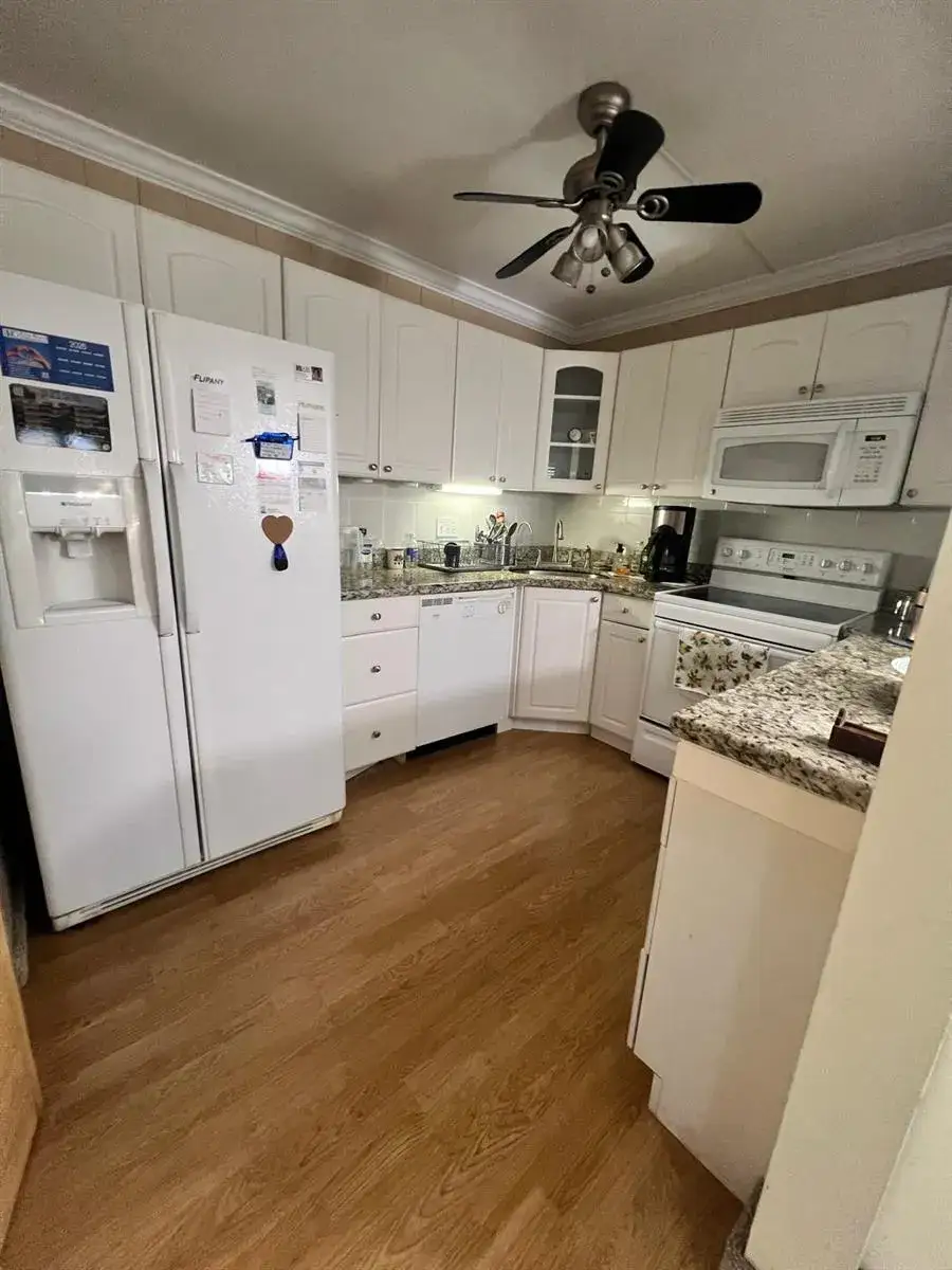 2 bedroom 1 bath Residential for sale at 3561 Pine Tree Court # 2, FL 33463