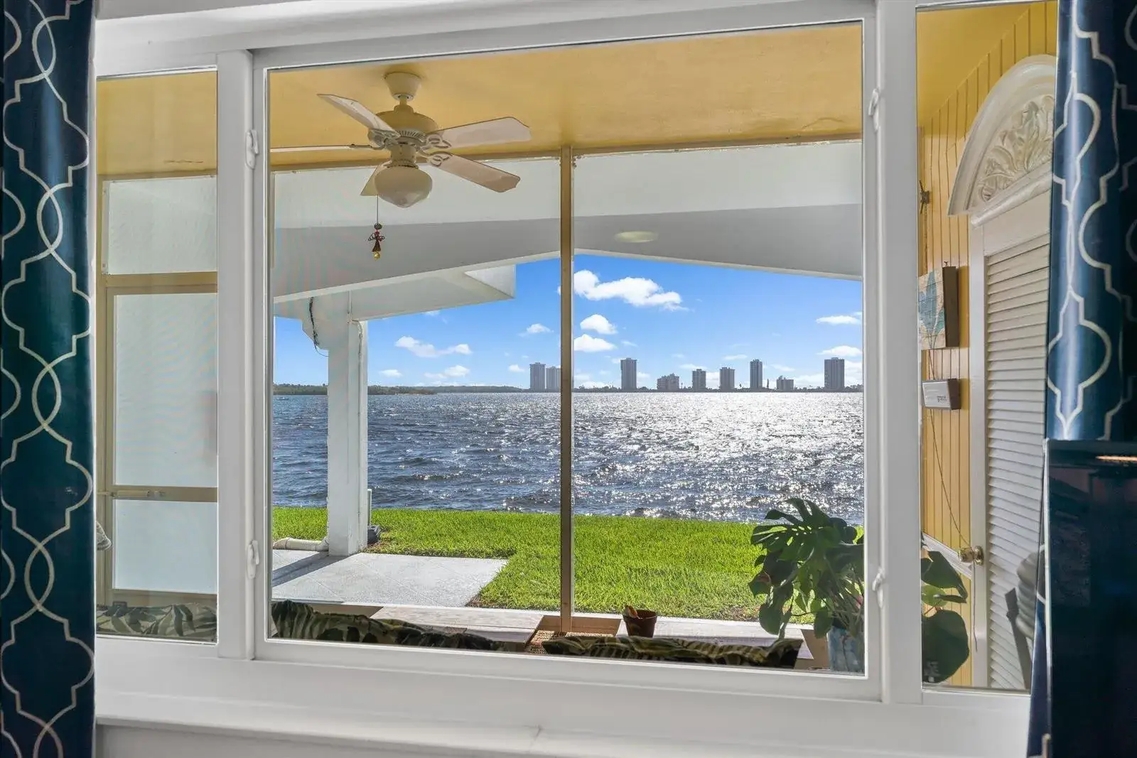1 bedroom 1 bath Residential for sale at 100 Shore Court # 105, North Palm Beach FL 33408