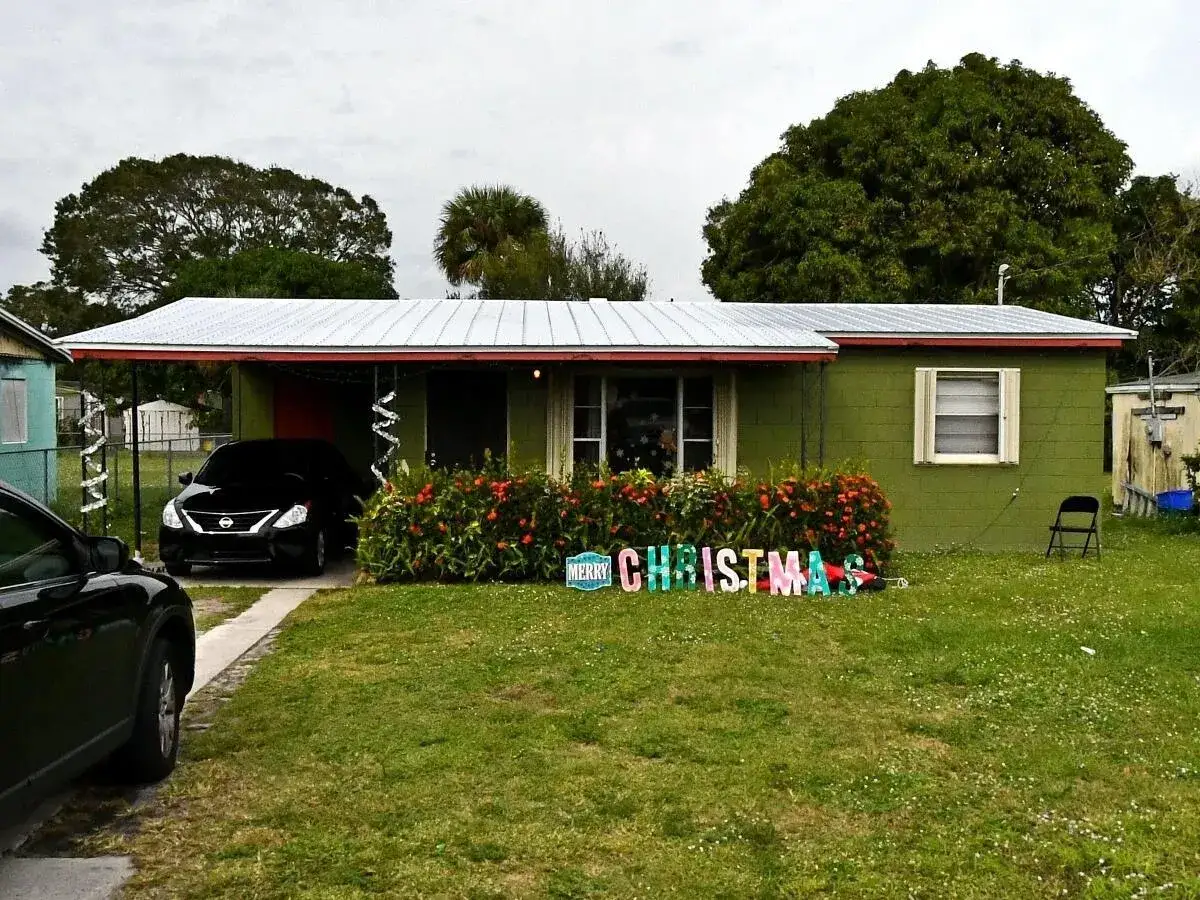 2 bedroom 1 bath Residential for sale at 1906 N Avenue N, Fort Pierce FL 34950