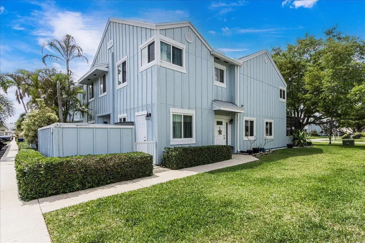 2 bedroom 2 bath Residential for sale at 6198 Riverwalk Lane # 1, Jupiter FL 33458