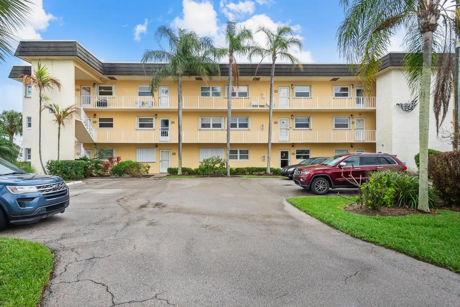 1 bedroom 1 bath Residential for sale at 1351 Bayshore Drive # 304, Fort Pierce FL 34949