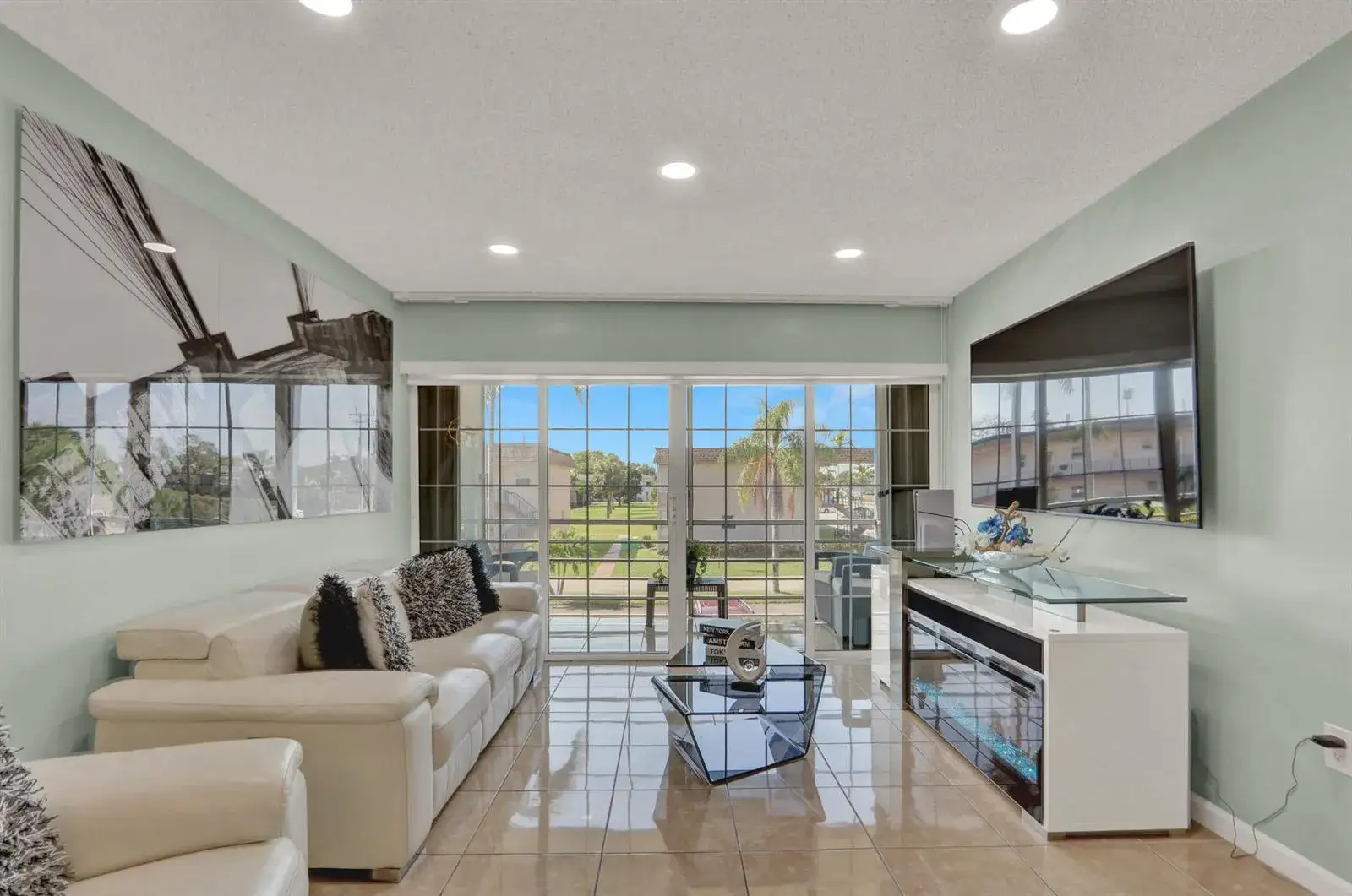 2 bedroom 1 bath Residential for sale at 502 Davis Road # 12, Palm Springs FL 33461