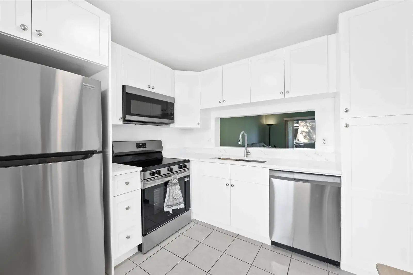 2 bedroom 2 bath Residential for sale at 5570 Lakeside Drive # 102, Margate FL 33063