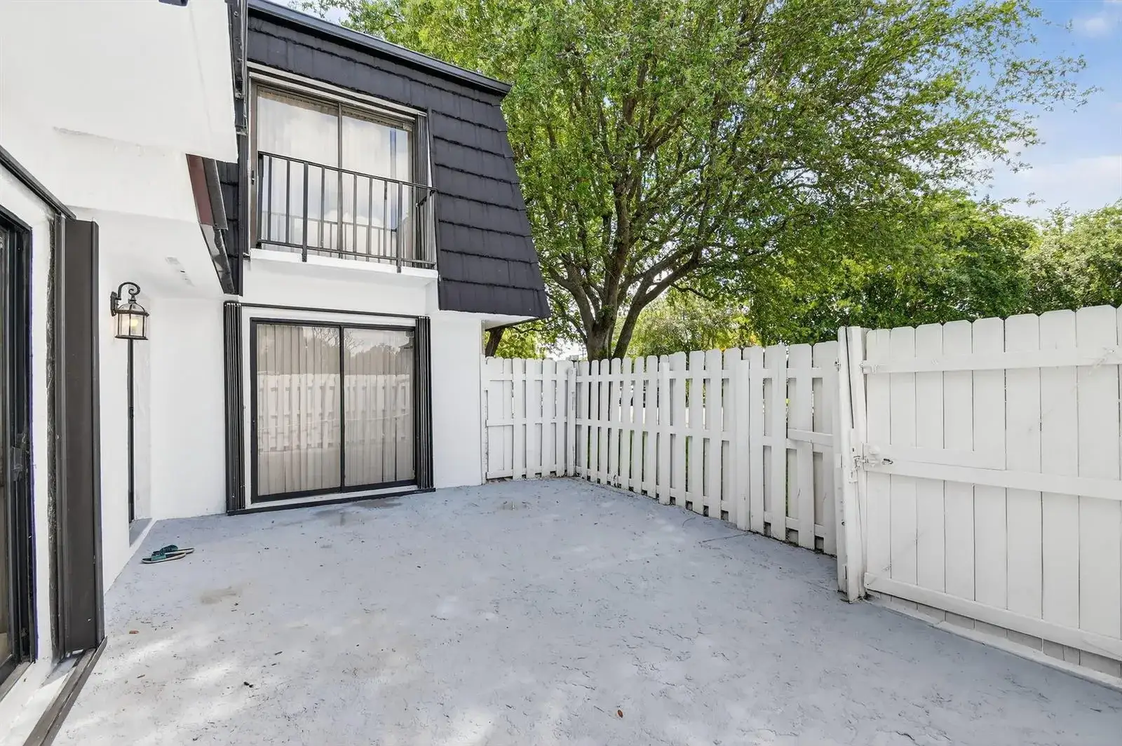 3 bedroom 2 bath Residential for sale at 320 Woodland Road, Palm Springs FL 33461