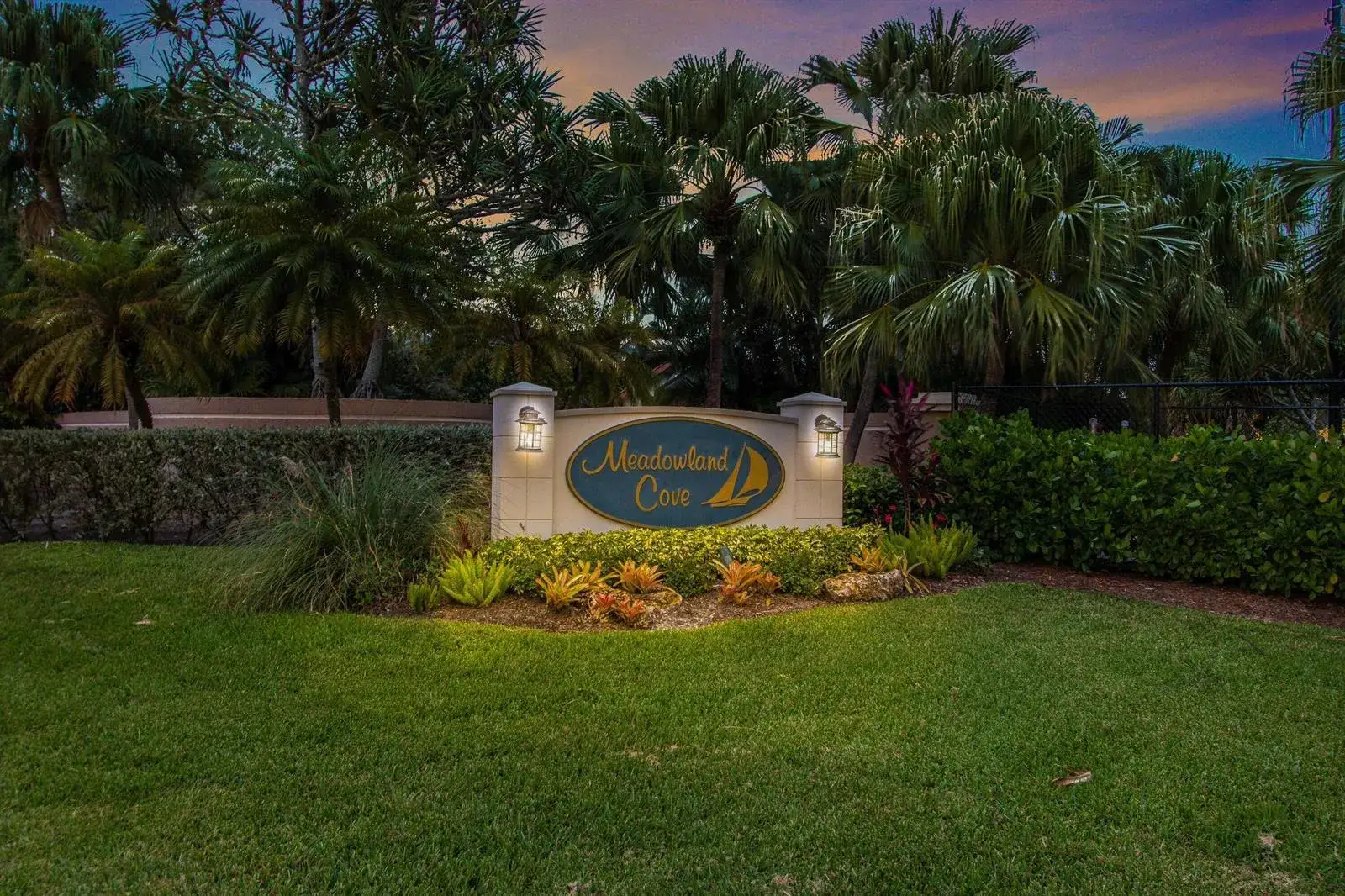 3 bedroom 2 bath Residential for sale at 13053 Meadowbreeze Drive, Wellington FL 33414
