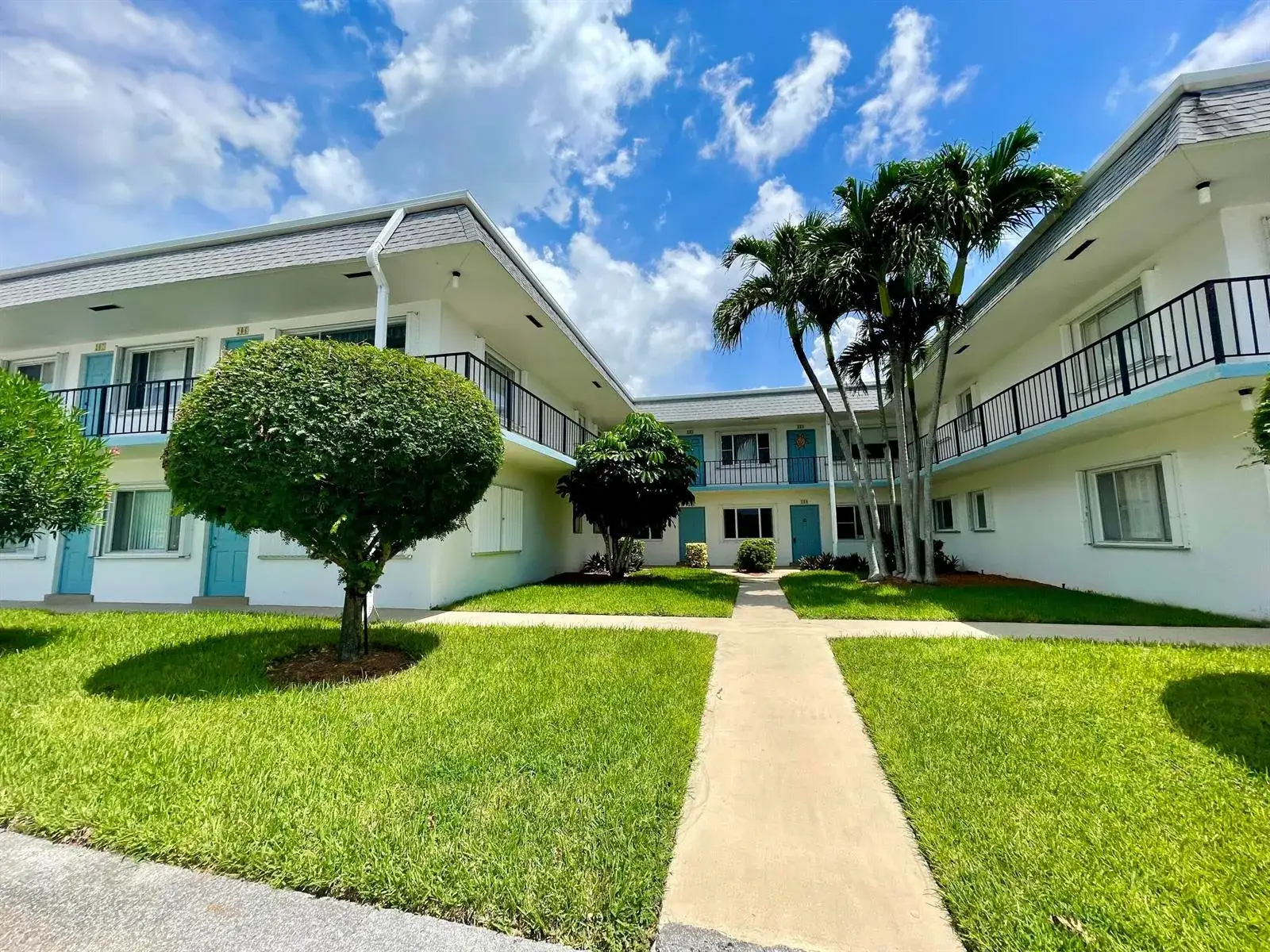 2 bedroom 1 bath Residential for sale at 3402 Cynthia Lane # 205, FL 33461