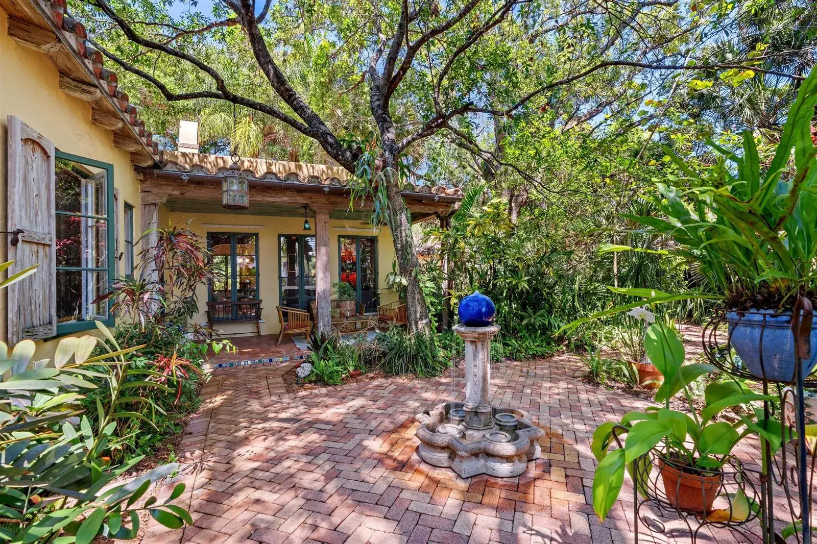 2 bedroom 2 bath Residential for sale at 825 Alamanda Street, Boca Raton FL 33486