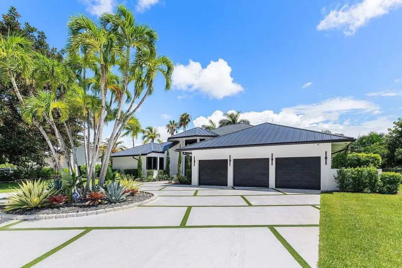 3 bedroom 4 bath Residential for sale at 4825 Bocaire Boulevard, Boca Raton FL 33487
