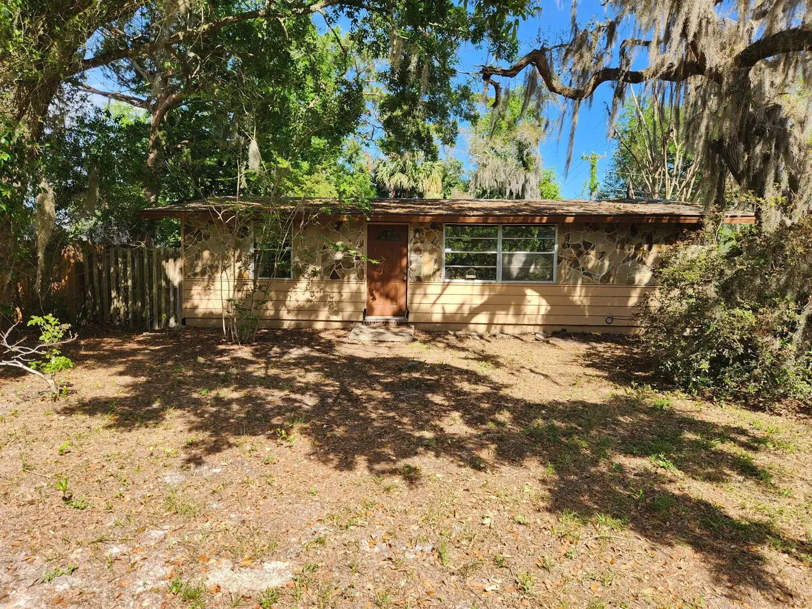 2 bedroom 1 bath Residential for sale at 2319 S Summerlin Avenue, Sanford FL 32771