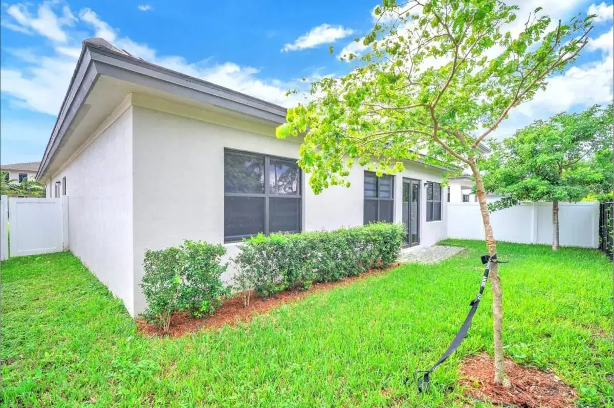 4 bedroom 3 bath Residential for sale at 17451 SW 41st Street, Miramar FL 33029